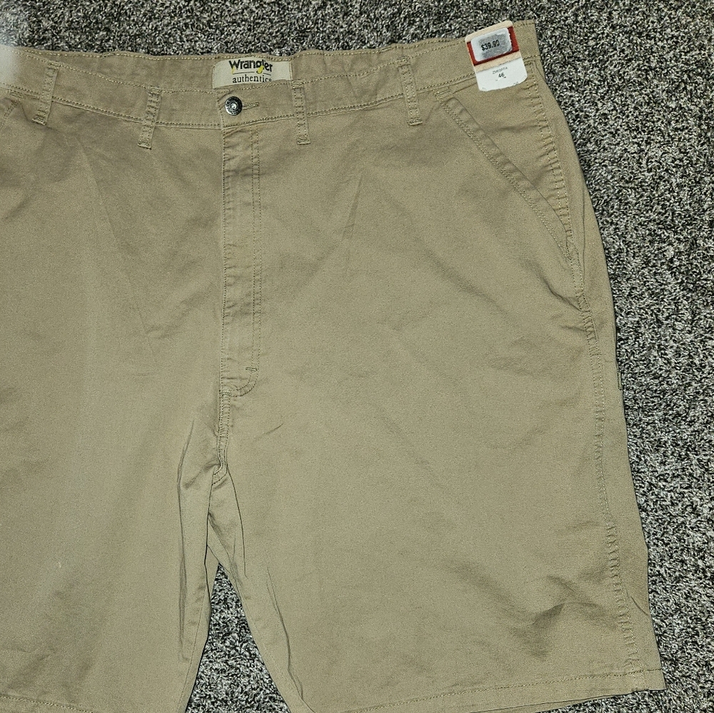 Wrangler Men's Tan Flat Front Shorts